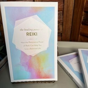 3 New Reiki books. 💙 The healing power of Reiki paperbacks.